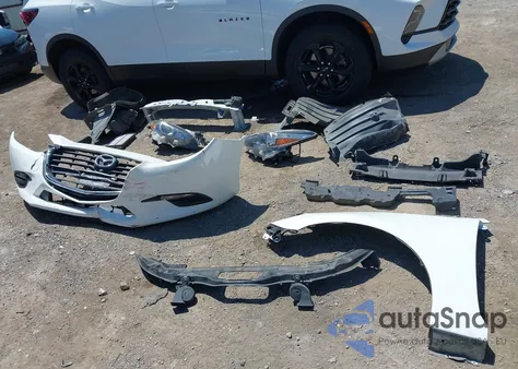 2018 Mazda Mazda3 Sport из США, поврежденный, VIN 3MZBN1U70JM249689